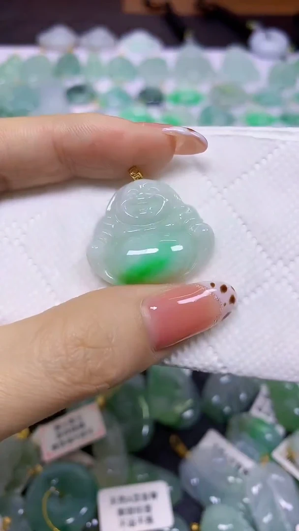 颈饰18K金镶嵌翡翠天然翡翠A货
