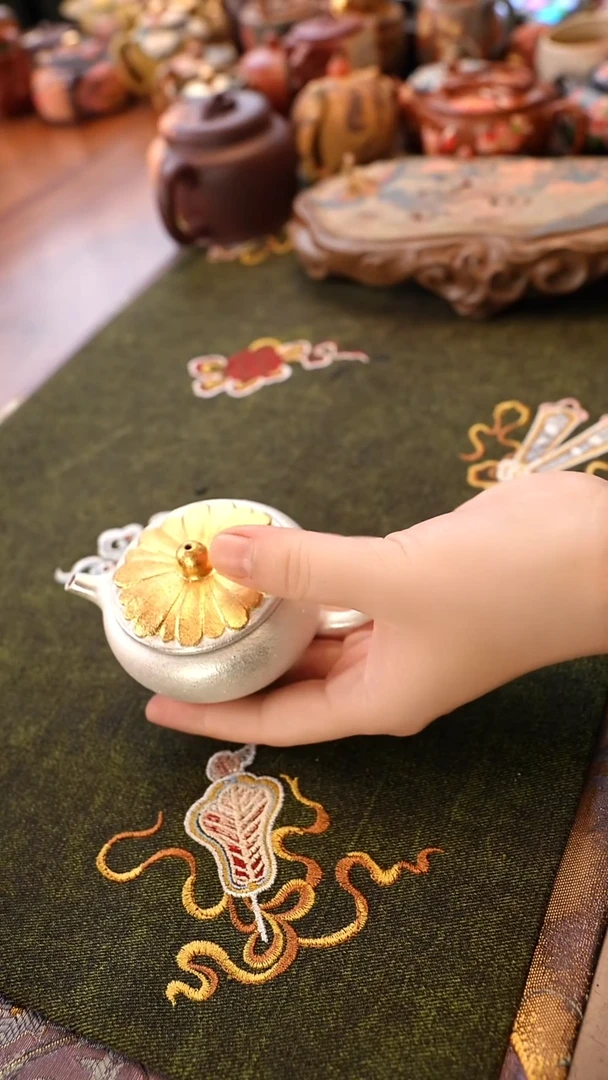 茶壶紫砂菊蕾汉瓦