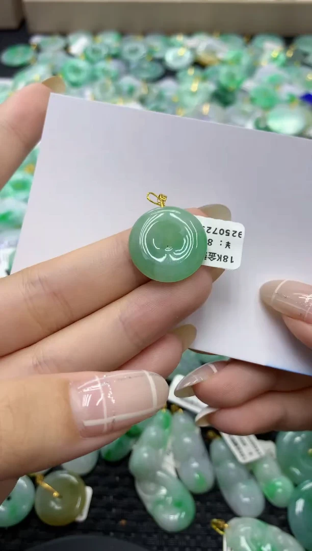 翡翠18K金镶嵌颈饰天然缅甸翡翠A货