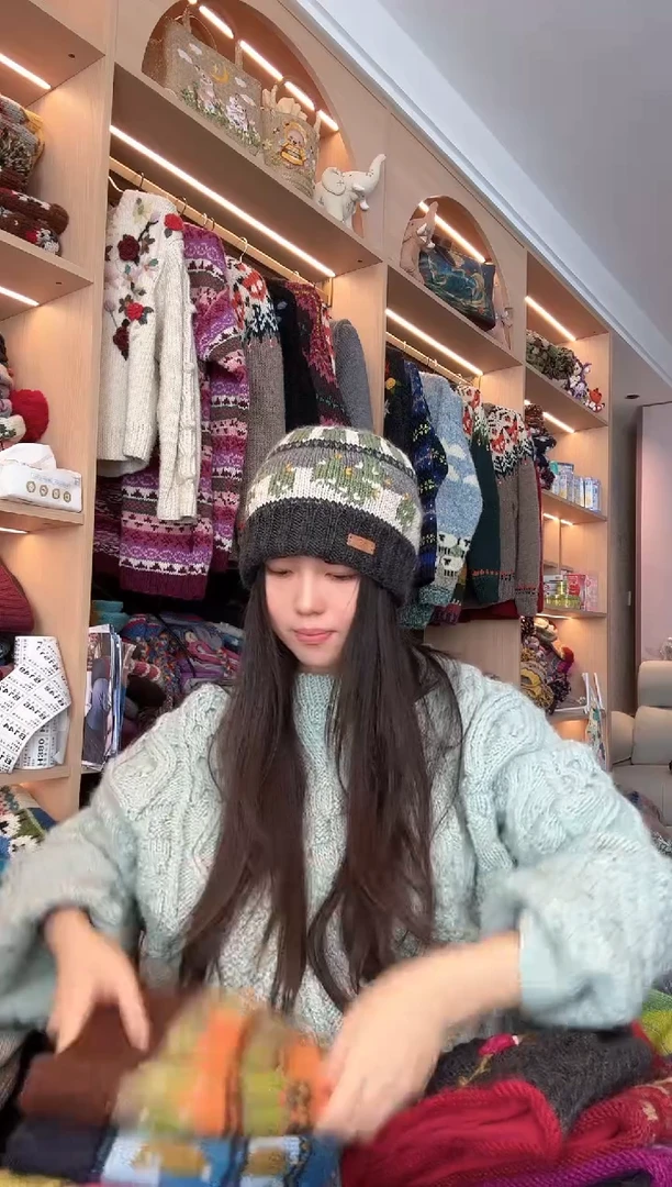 羊毛灰色翻边仙人掌帽