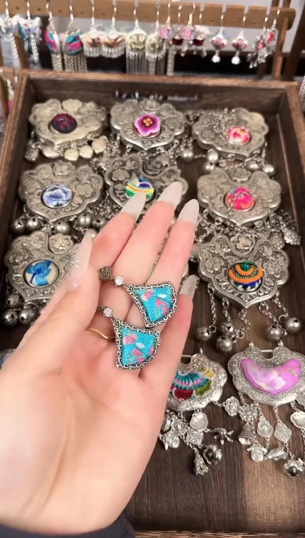 织绣民族风非遗老绣饰品592*