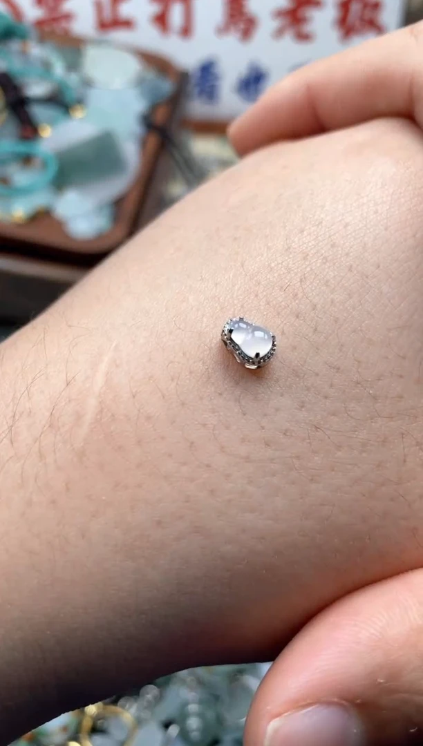 【闪购商品】翡翠颈饰未镶嵌哥哥