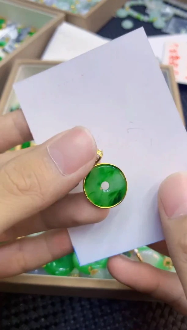 翡翠未镶嵌吊坠(不含链)1