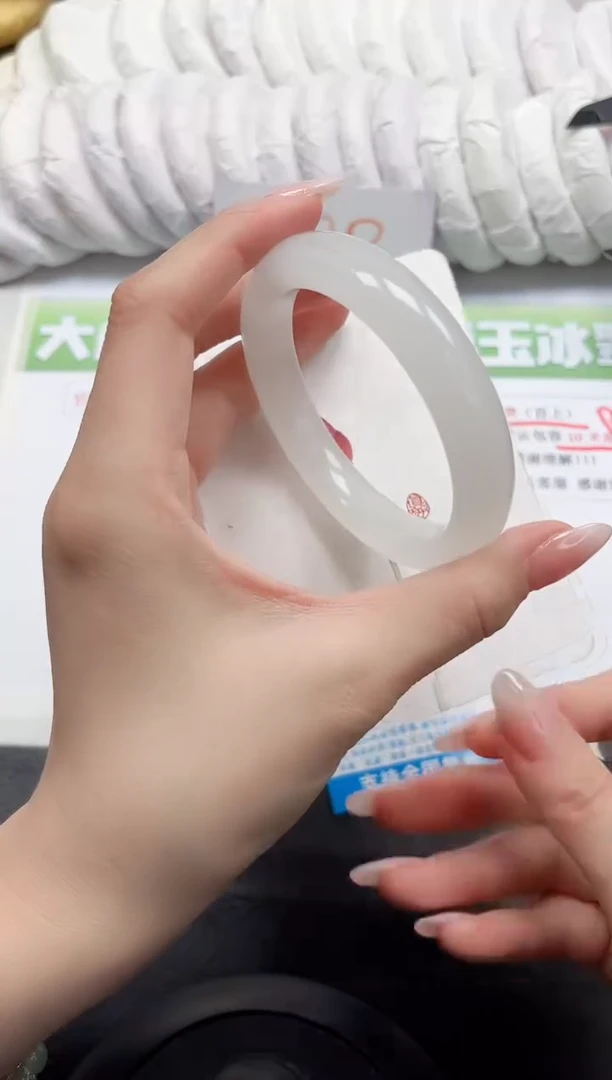 【闪购商品】石英质玉手镯未镶嵌265-58