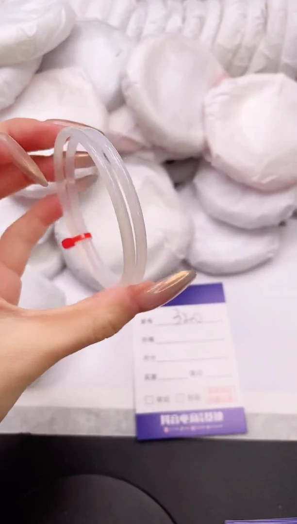 【闪购商品】石英质玉手镯未镶嵌4K320-59