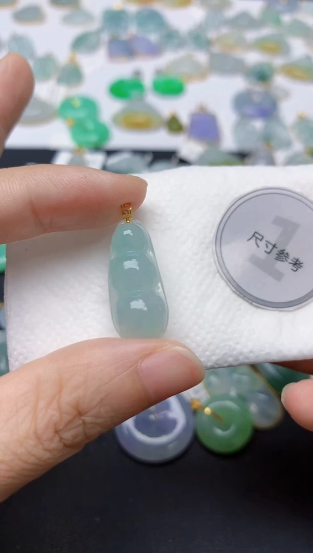 翡翠18K金镶嵌颈饰天然缅甸A货翡翠