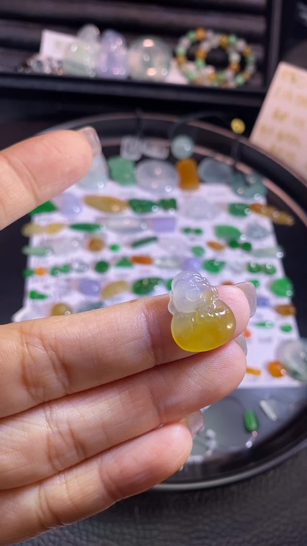 翡翠挂件未镶嵌佛