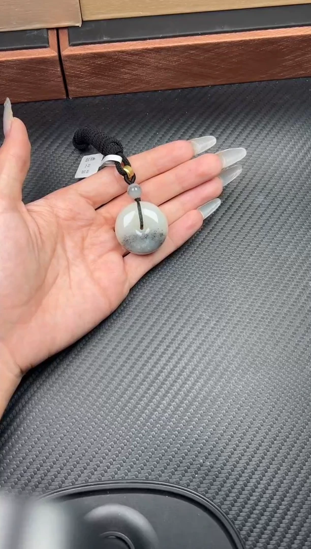 吊坠(赠链)未镶嵌和田玉且末微色差远矿平安扣