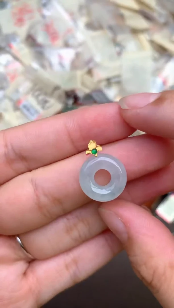 18K金镶嵌挂件翡翠—