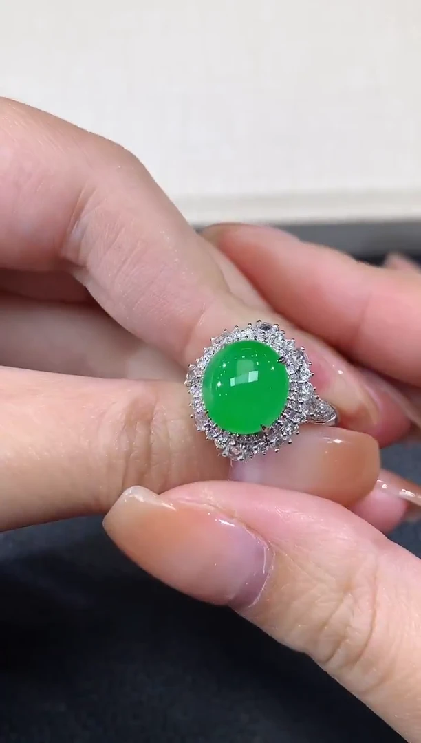 18K金镶嵌戒指翡翠C105