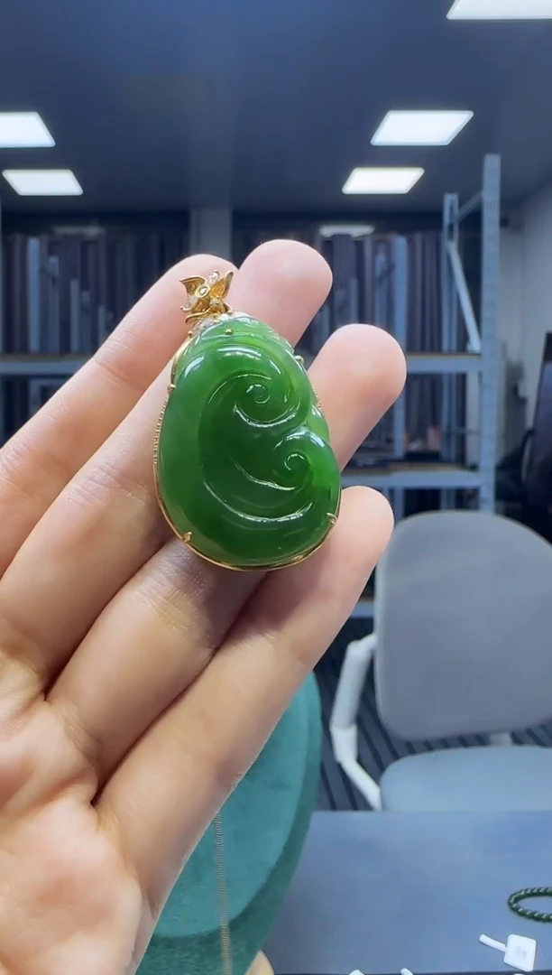 18K金镶嵌和田玉挂件 不含链