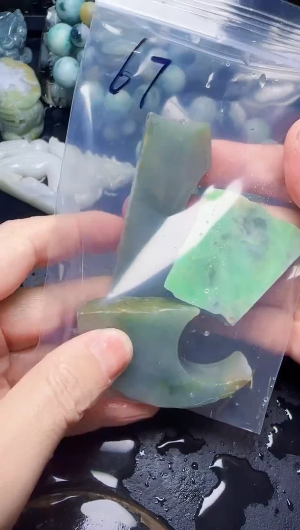 颈饰未镶嵌翡翠?***里67