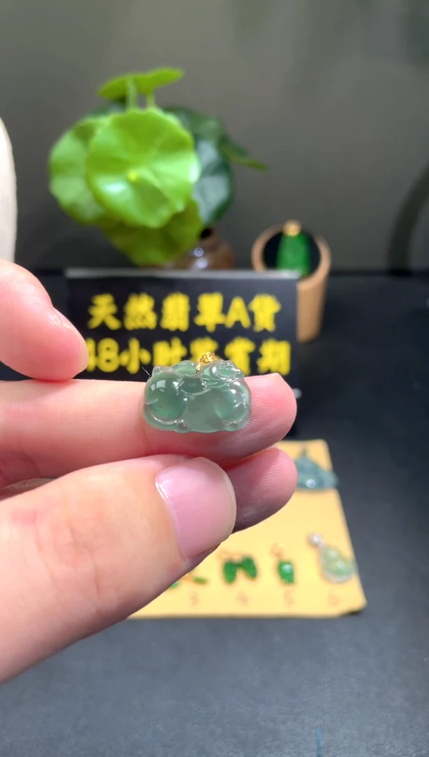 颈饰18K金镶嵌翡翠翡翠A货