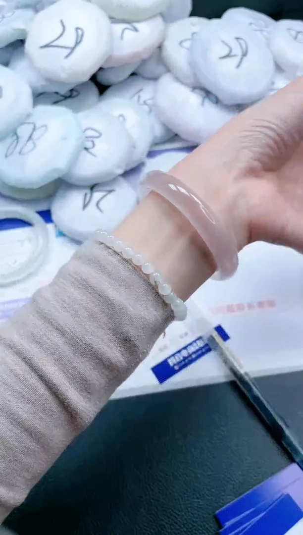 【闪购商品】石英质玉手镯未镶嵌17J248-55