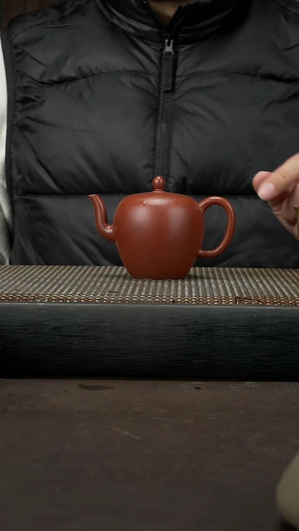 【闪购商品】紫砂茶壶梨皮朱泥 美人肩150cc 063