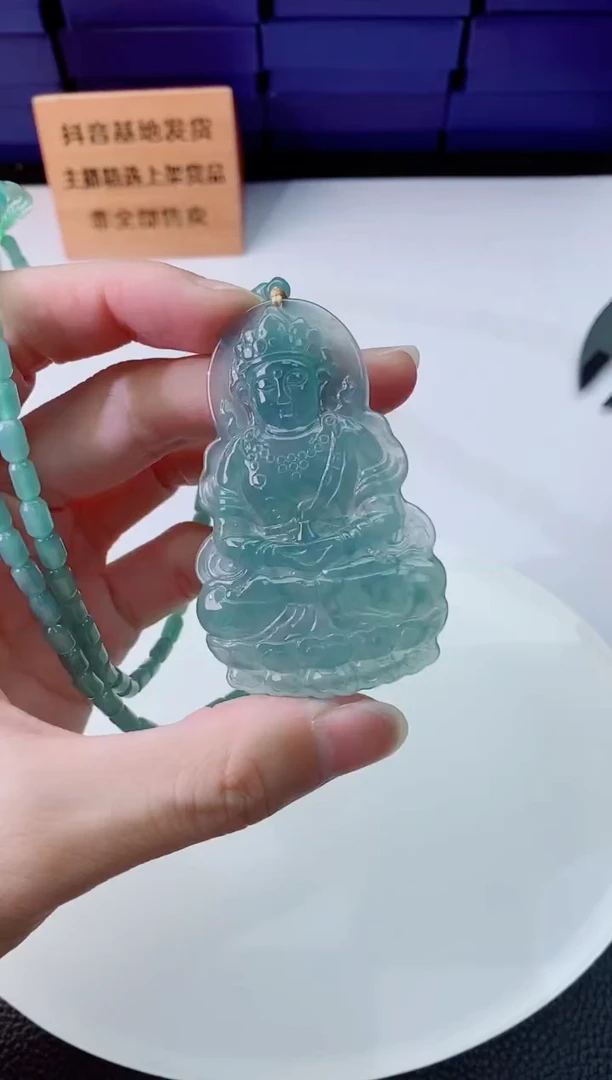 翡翠未镶嵌颈饰      `