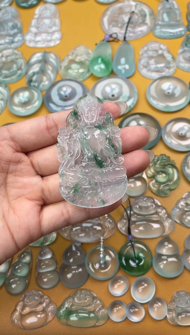 吊坠(不含链)未镶嵌翡翠55 度母 66 37.7 6.4