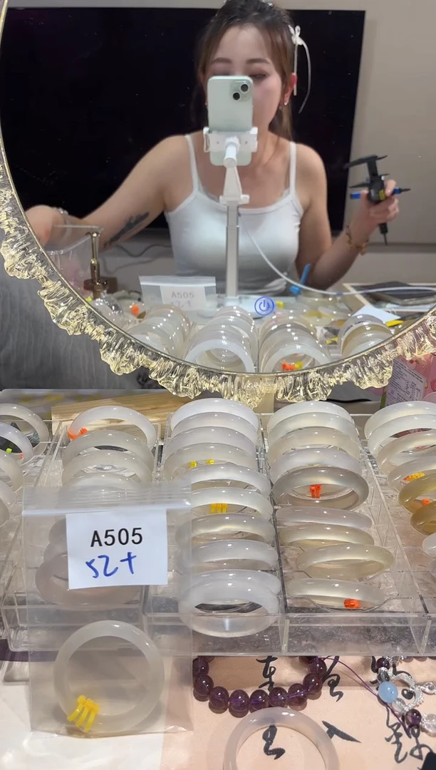 玛瑙/玉髓手镯未镶嵌A505