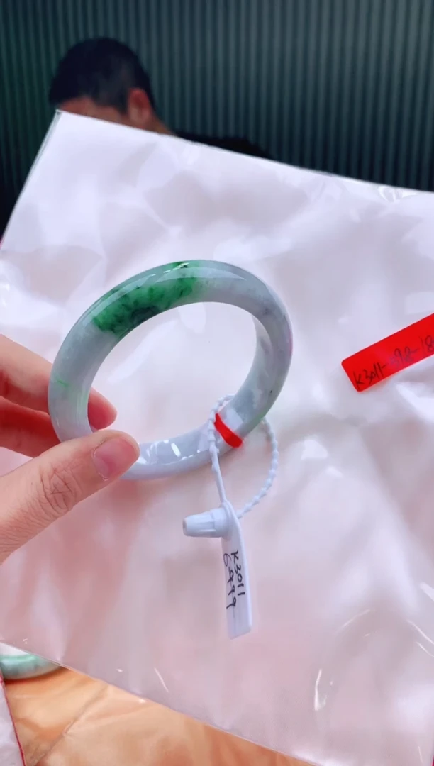 未镶嵌手镯翡翠59+