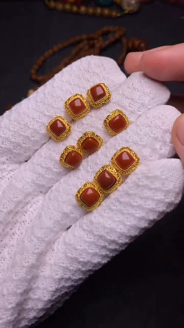 【闪购商品】南红玛瑙颈饰银S925镀金镶嵌南红背云（多样性发其一）