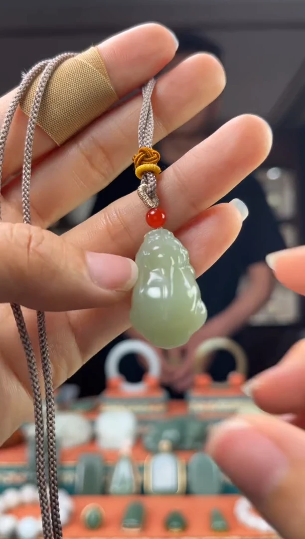 和田玉未镶嵌颈饰1