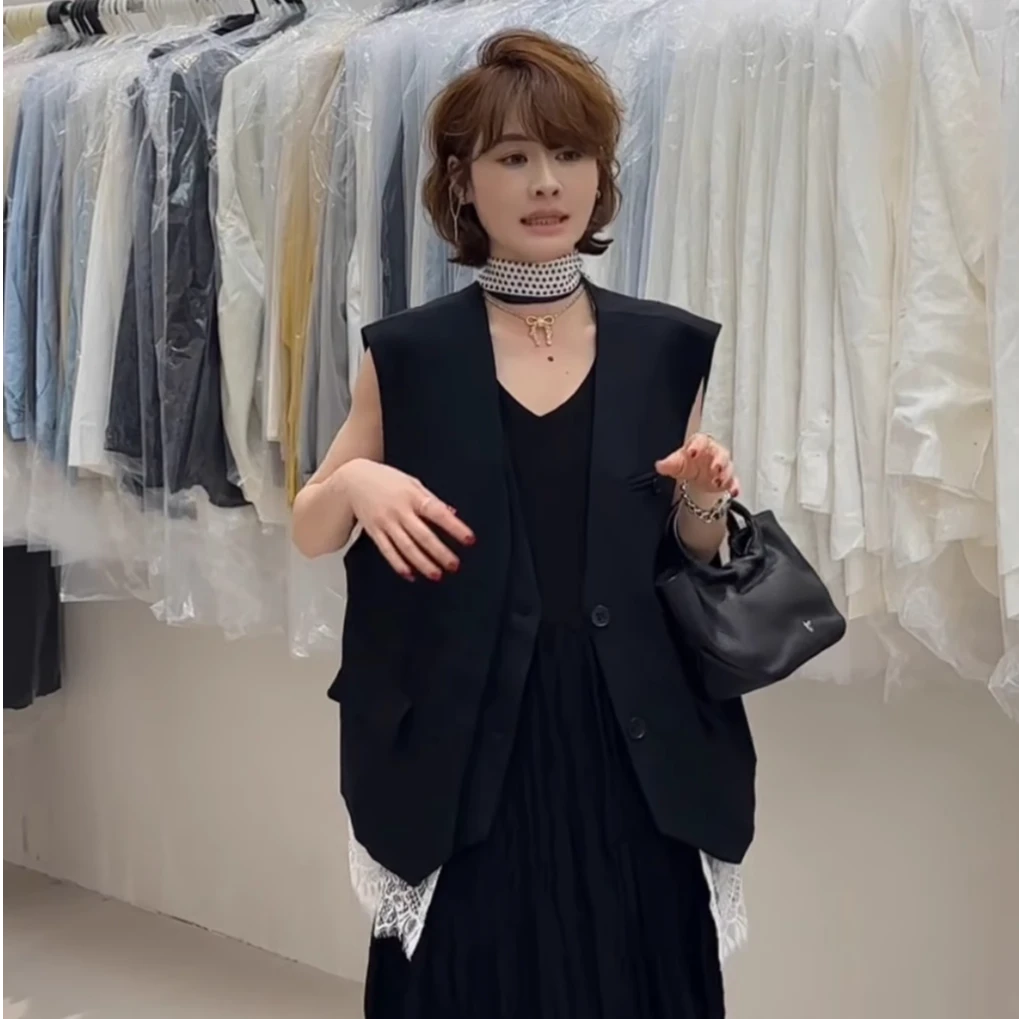 欧洲站2025春季V领门襟撞色拼接内里蕾丝拼接假两件无袖西装马甲