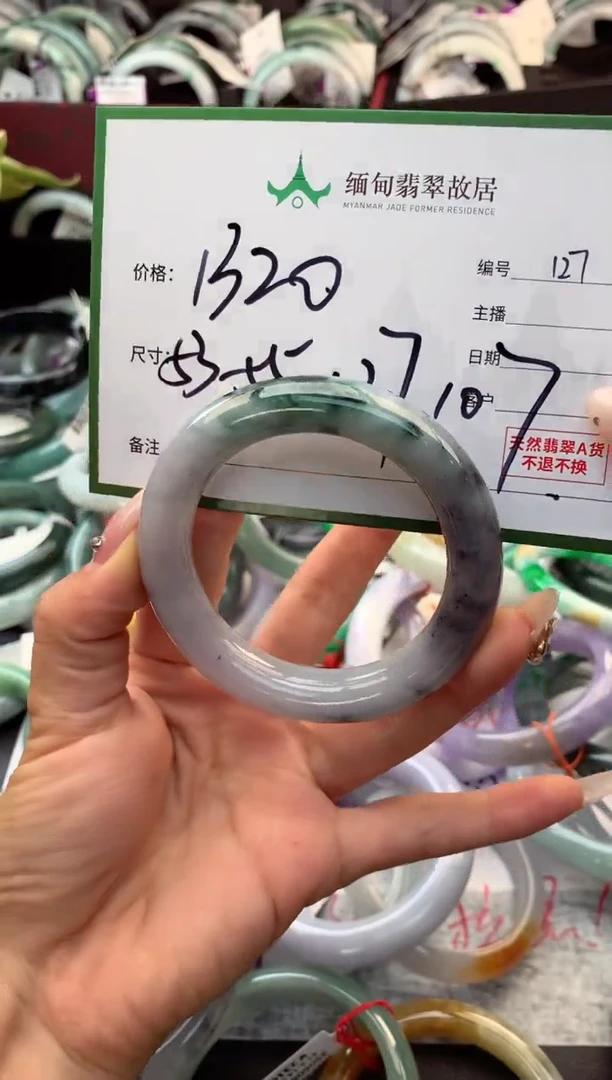 定制翡翠未镶嵌毛货需精细抛光+多人