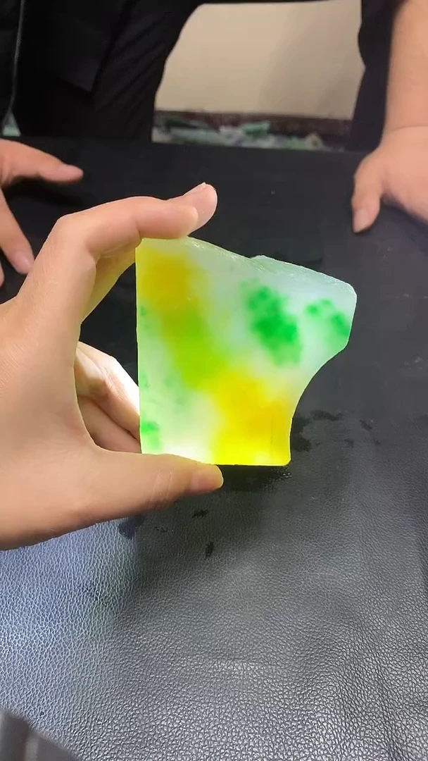 玉冰黄加绿边角毛坯