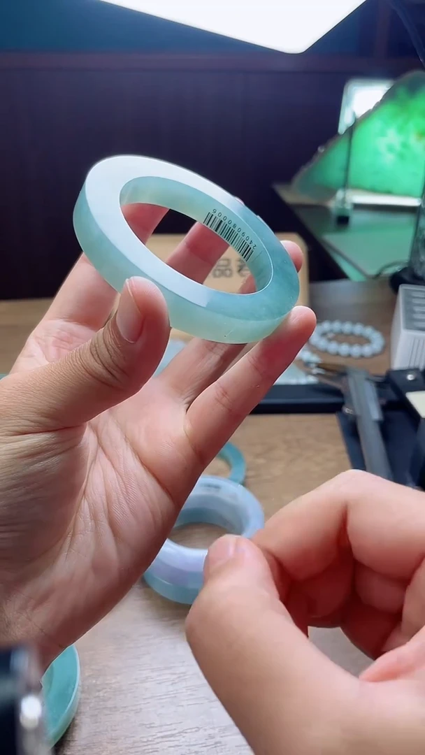 定制翡翠手镯未镶嵌唯*?定制