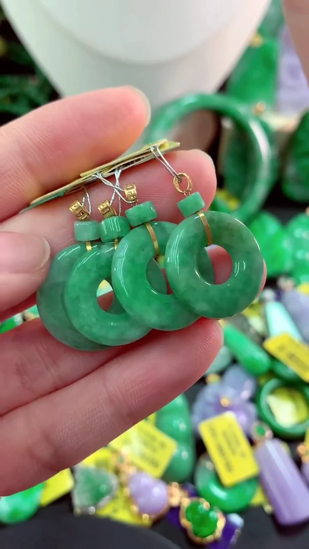 吊坠(不含链)18K金镶嵌翡翠多样性发货其中一件