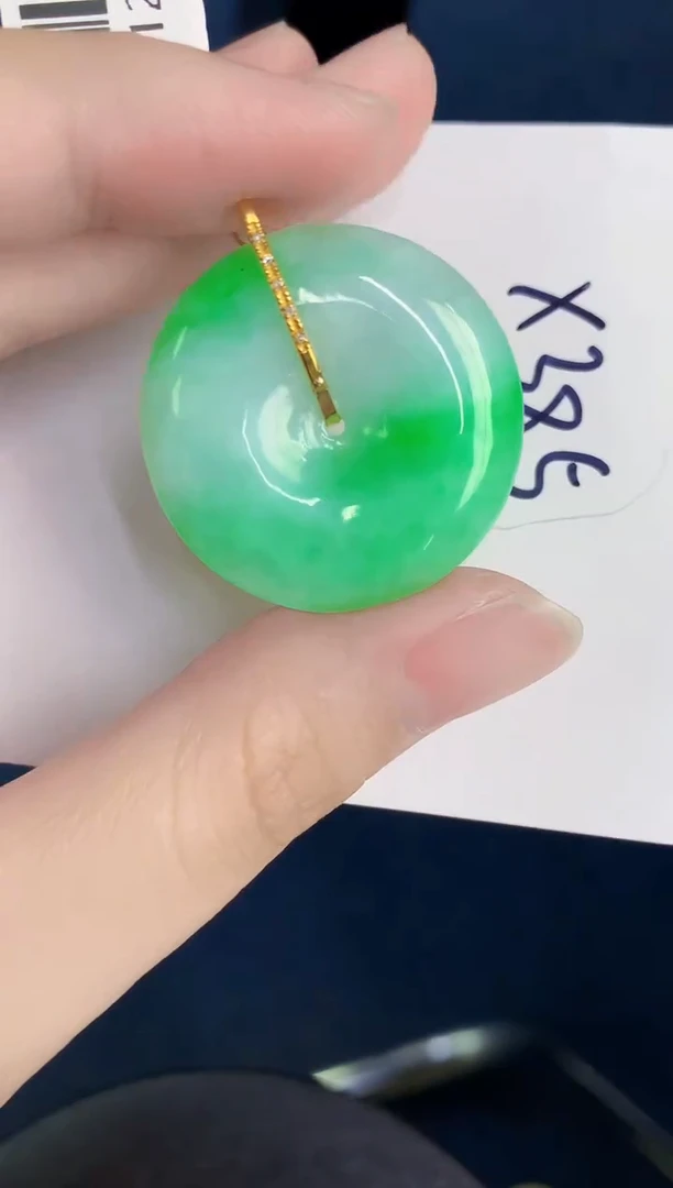 颈饰18K金镶嵌翡翠天然翡翠缅甸A货