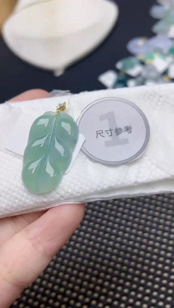 颈饰18K金镶嵌翡翠天然缅甸A货翡翠