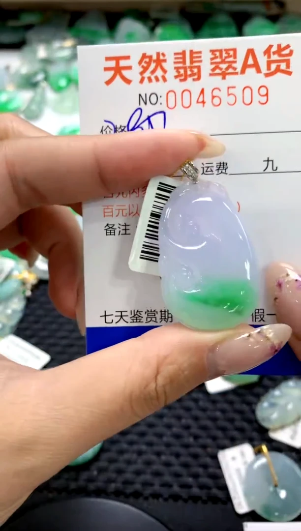 翡翠18K金镶嵌颈饰1111111111111111