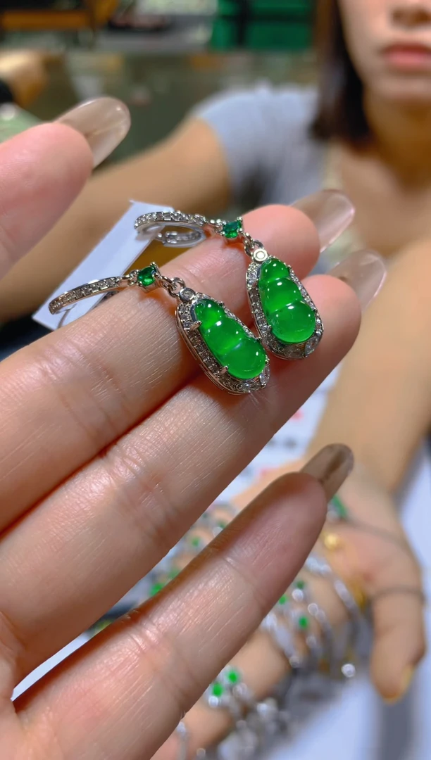 未镶嵌翡翠耳饰多样性发一