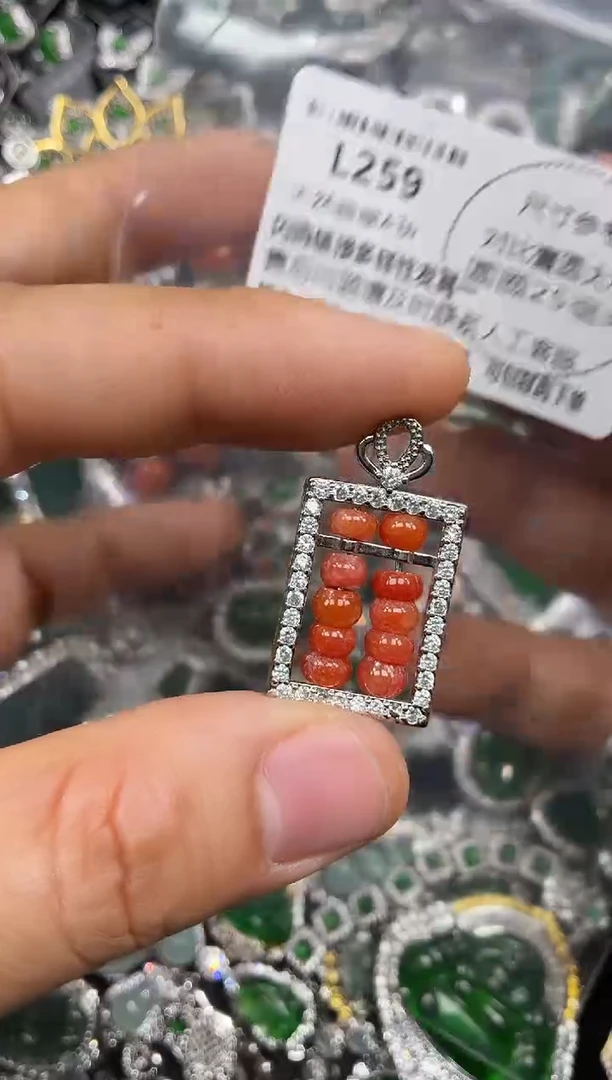 颈饰未镶嵌翡翠L259有裂