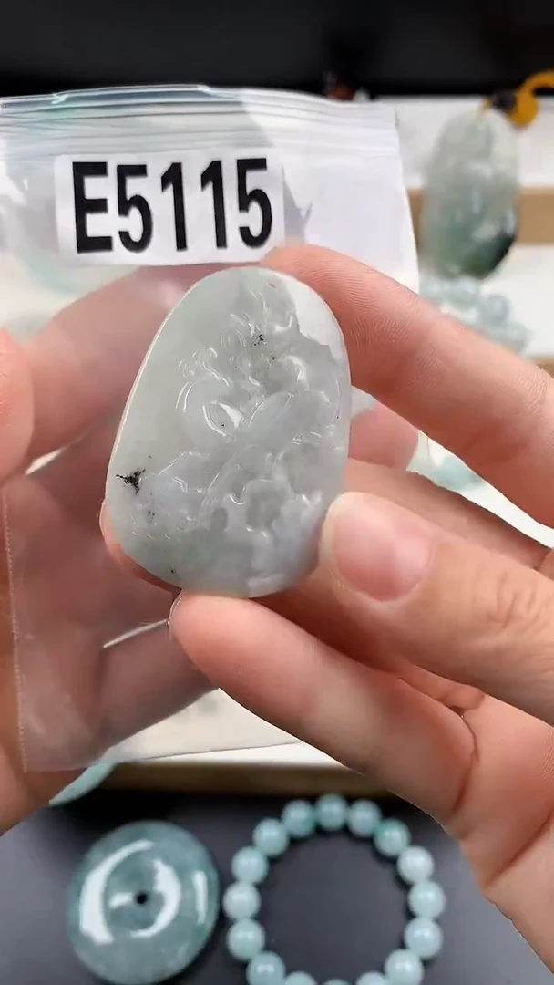 颈饰未镶嵌翡翠天然翡翠吊坠挂件