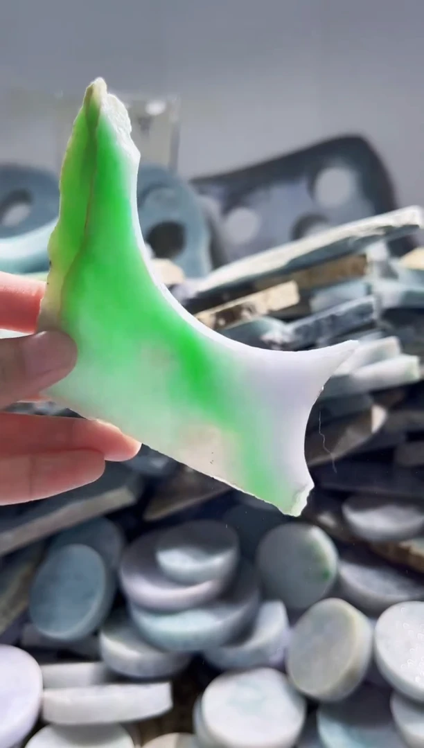 翡翠裸石缅甸翡翠A货柠3305