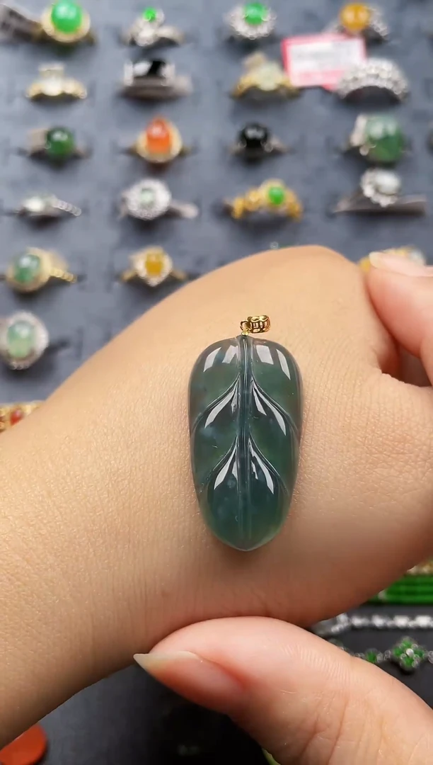 颈饰18K金镶嵌翡翠1