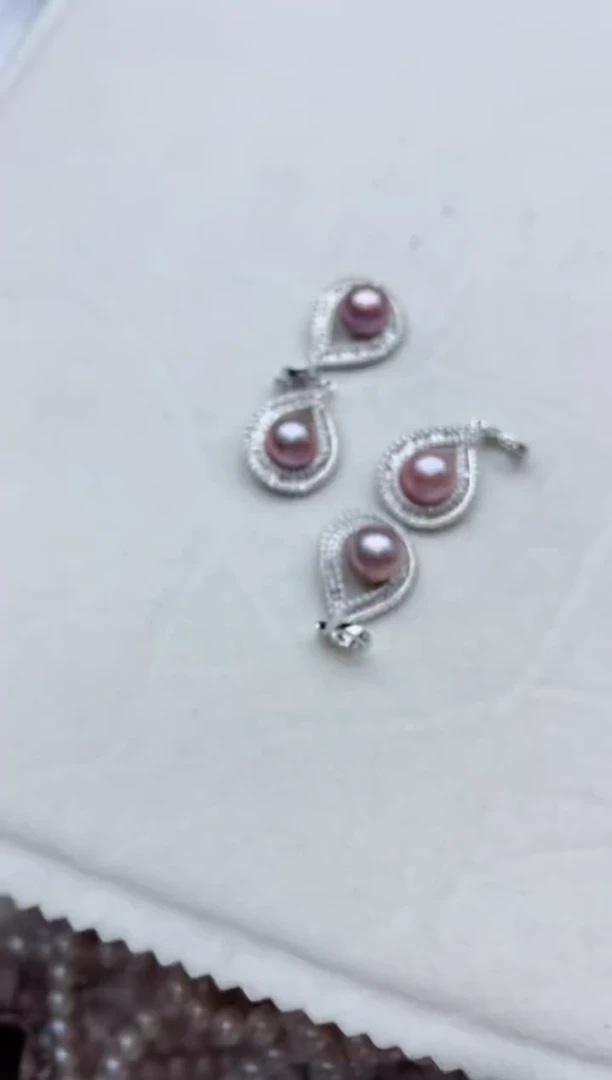 吊坠(不含链)未镶嵌淡水珍珠多样性发其一，非无暇