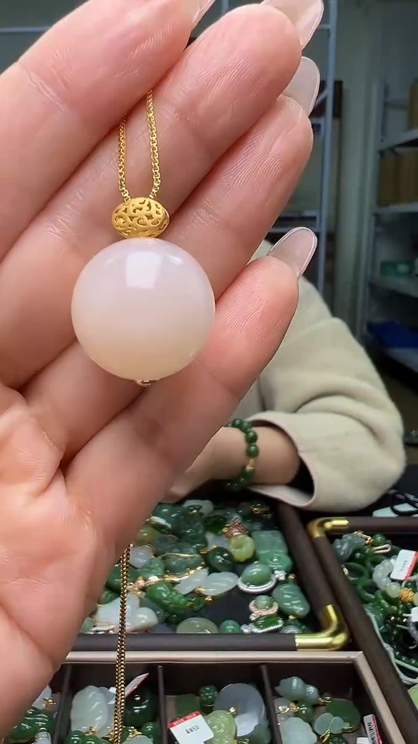 颈饰18K金镶嵌和田玉(多样性发货.发其一）11.10.22