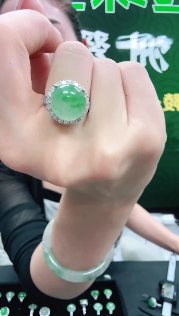 未镶嵌1石英质玉（非洲翠）/3650