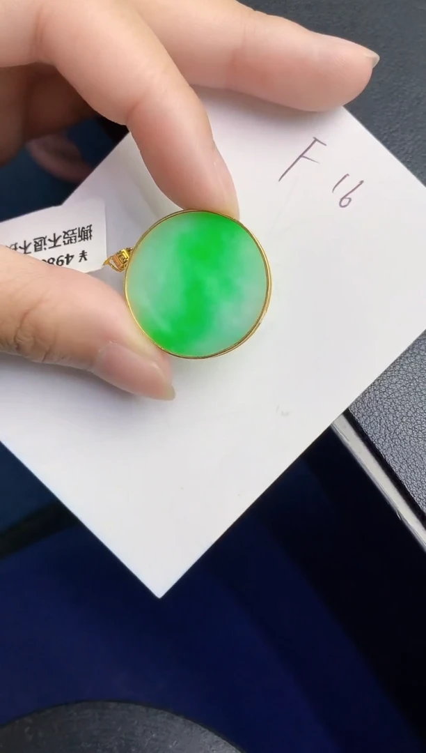 翡翠18K金镶嵌颈饰000000000