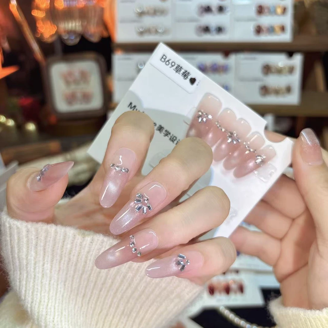 B69【草莓珠珠】新年款纯手工秋冬显白气质穿戴甲