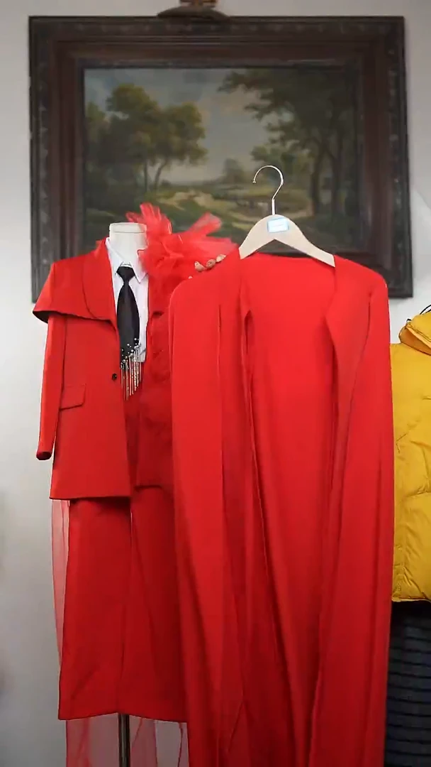 120码红色披风艺桐轩儿童朝服