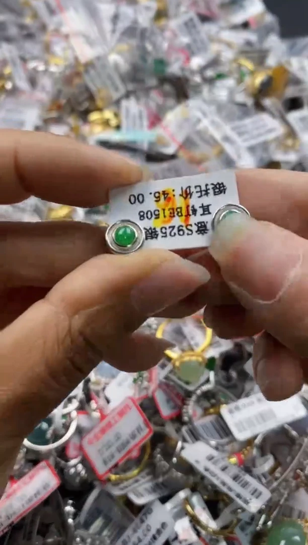 银S925镶嵌戒指翡翠1300000    4