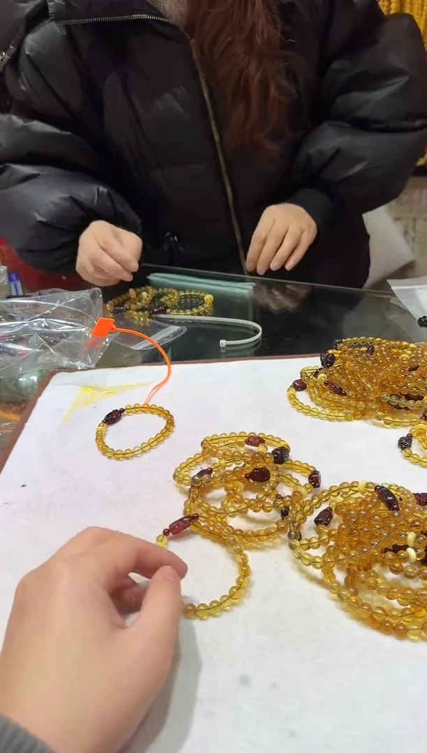 手串琥珀未镶嵌鑫源蓝珀手串多样性发其一