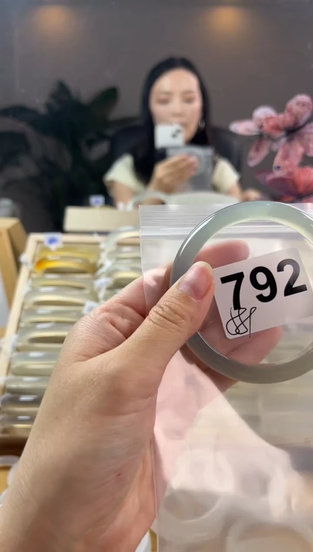 玛瑙/玉髓手镯未镶嵌792