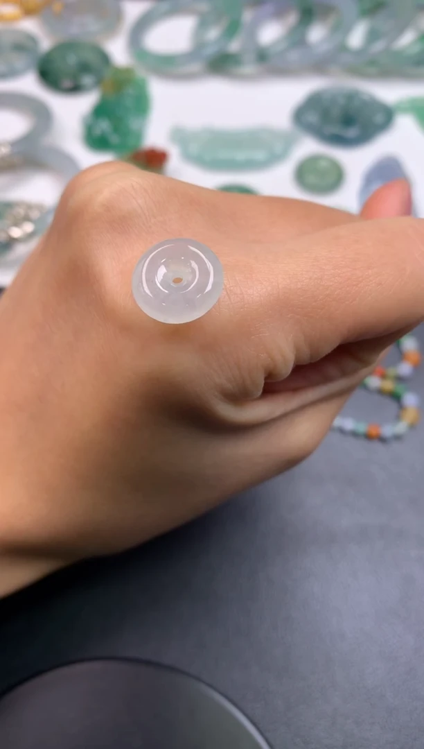 颈饰未镶嵌翡翠好***己无鉴赏期无证书（12.6*3.8）