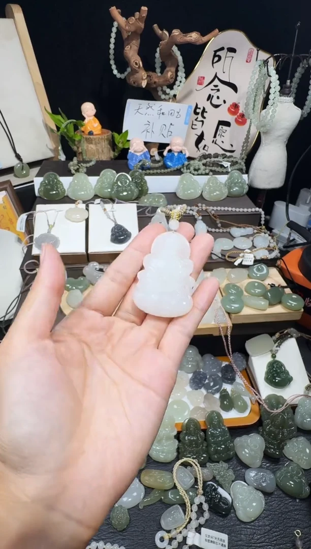 颈饰未镶嵌和田玉巧白玉观音