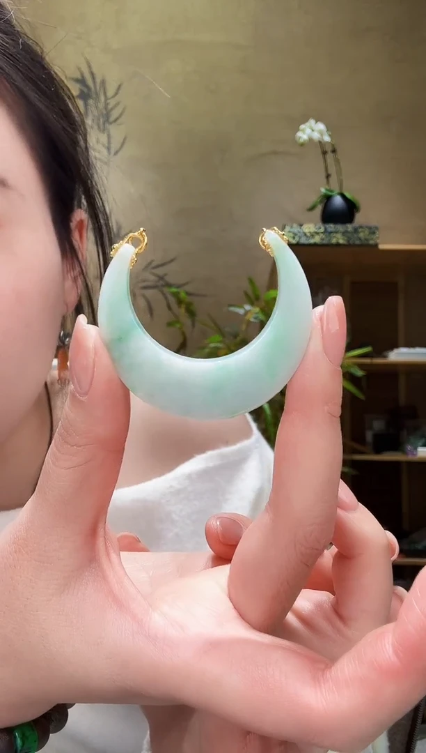 颈饰未镶嵌翡翠吊坠